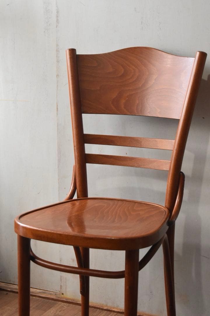 Bentwood chair ①