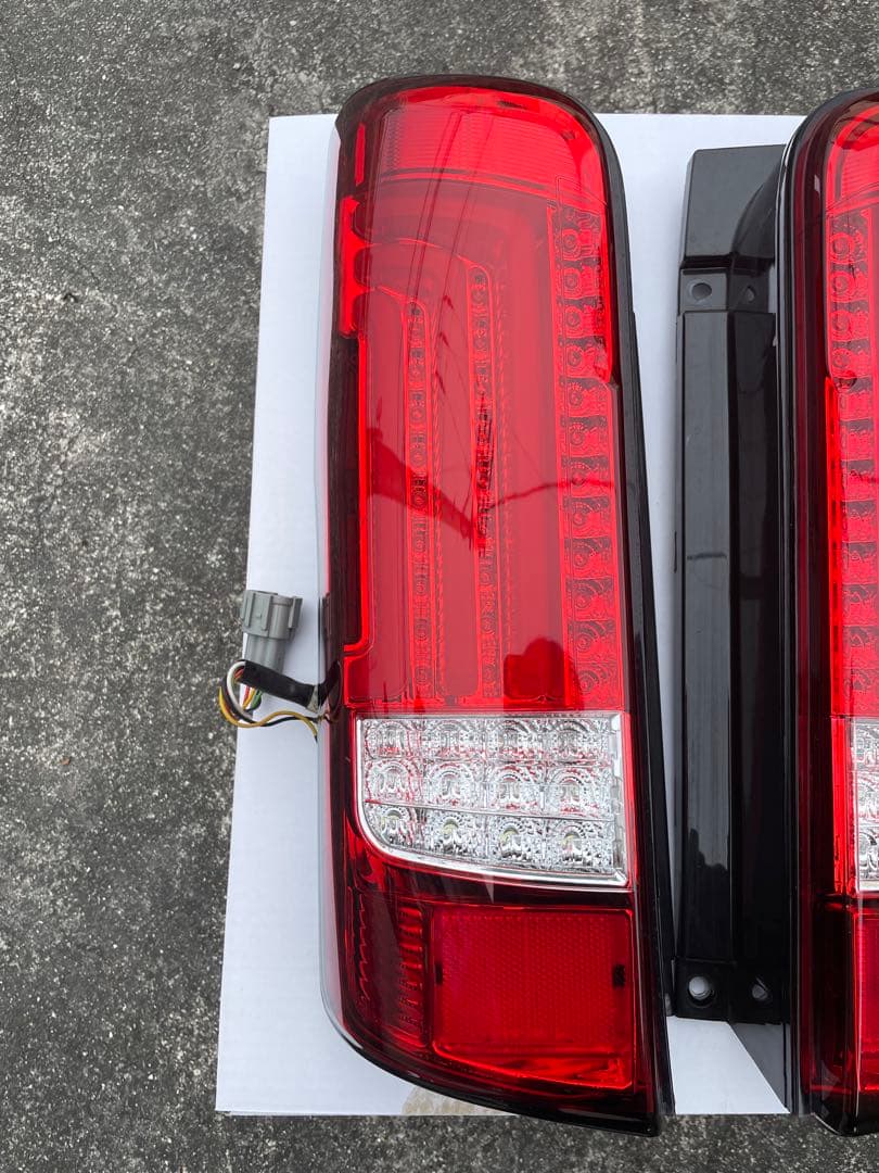クリスタルアイ　レッド　NV350 E26 ファイバー LEDテールランプ