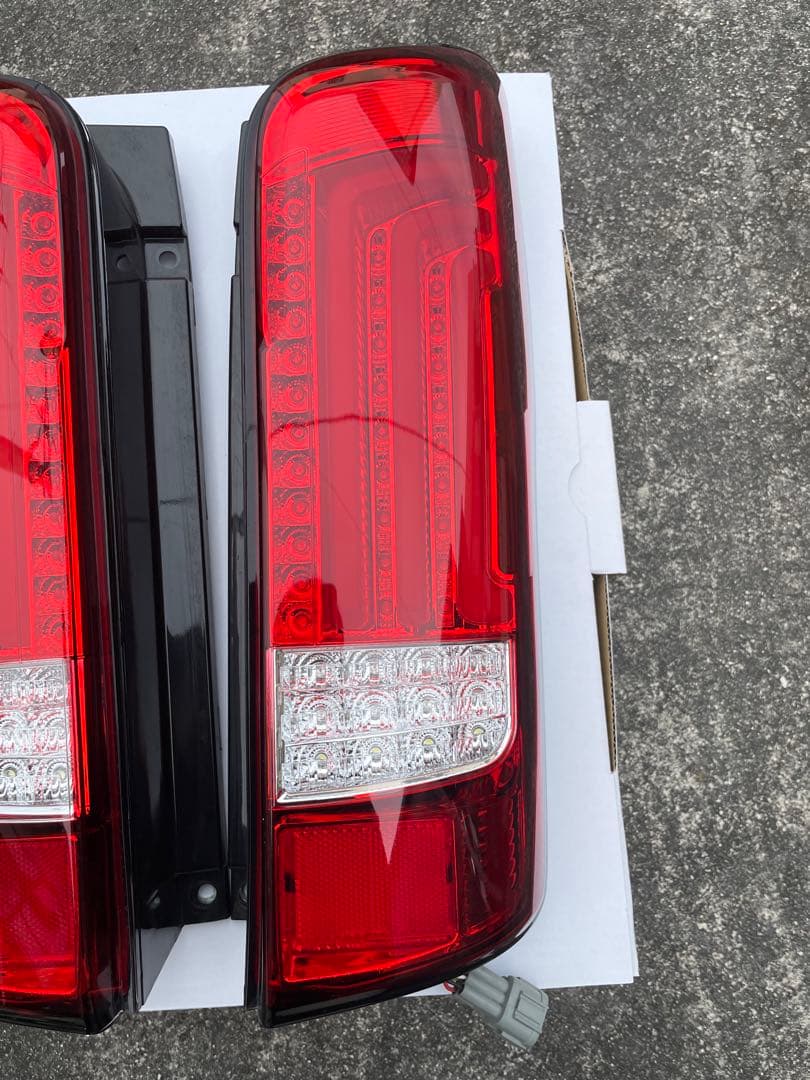 クリスタルアイ　レッド　NV350 E26 ファイバー LEDテールランプ