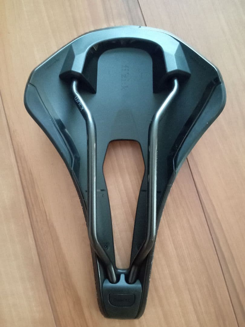 FIZIK(フィジーク) TEMPO ARGO R3 サドル
