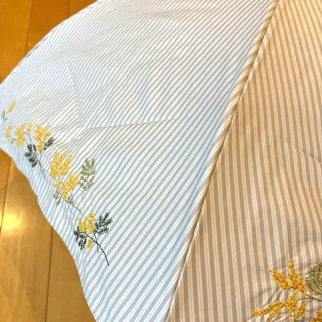 ジルスチュアート　若干大きめミモザ刺繍　晴雨兼用日傘