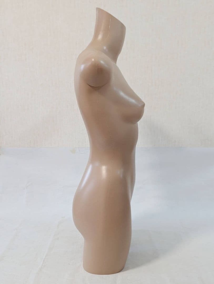 女性用 ベージュ マネキン