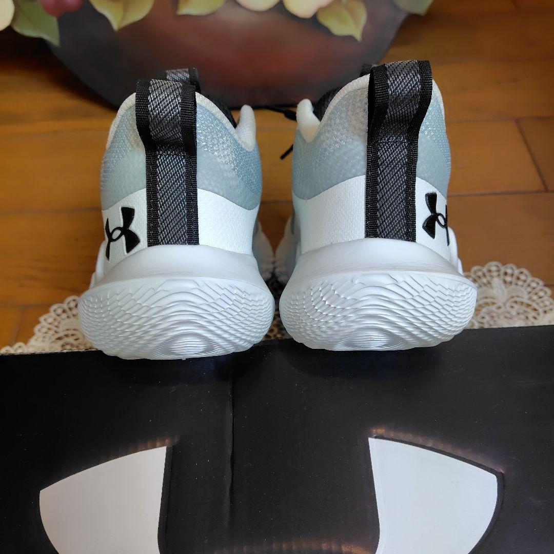 【極美品】UNDER ARMOUR アンダーアーマー 　バスケットシューズ