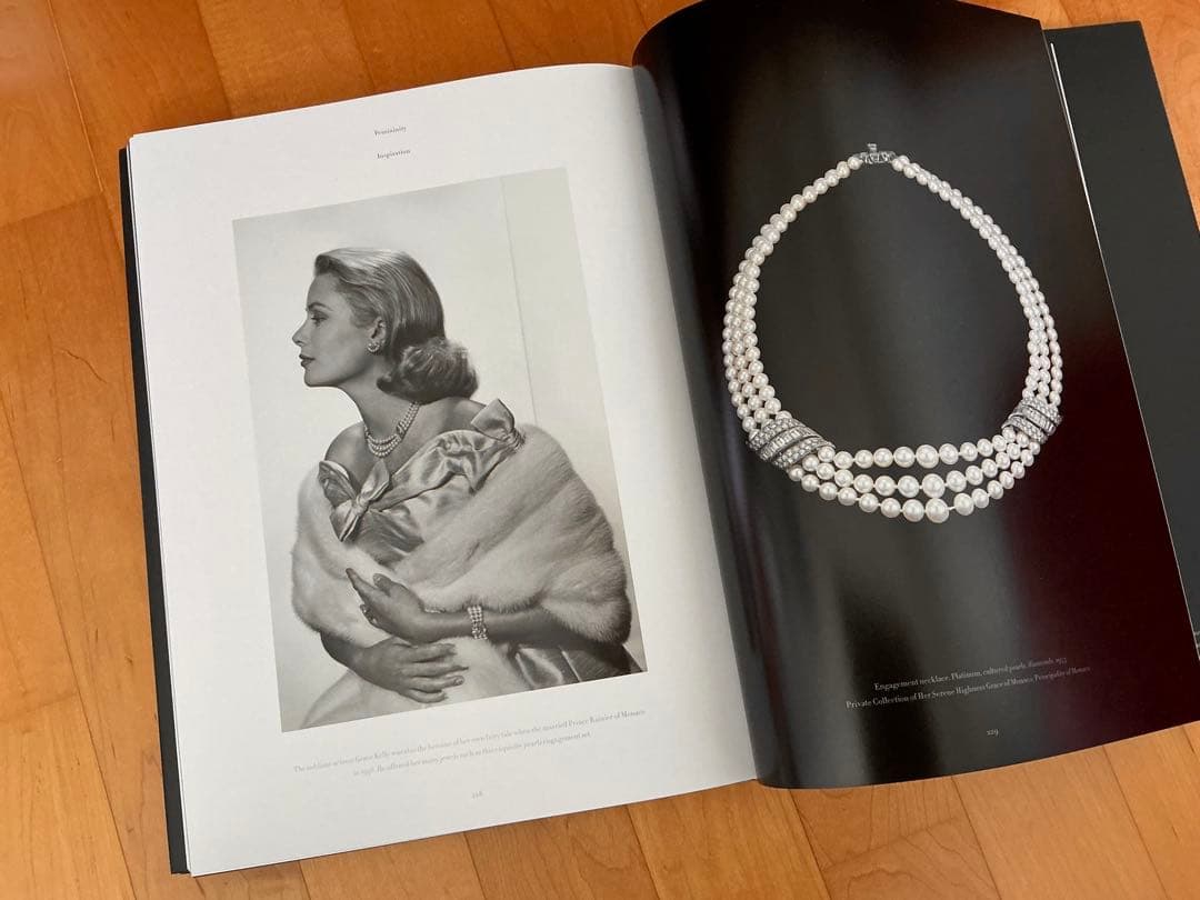 Van Cleef & Arpels Timeless Beauty 本　上海