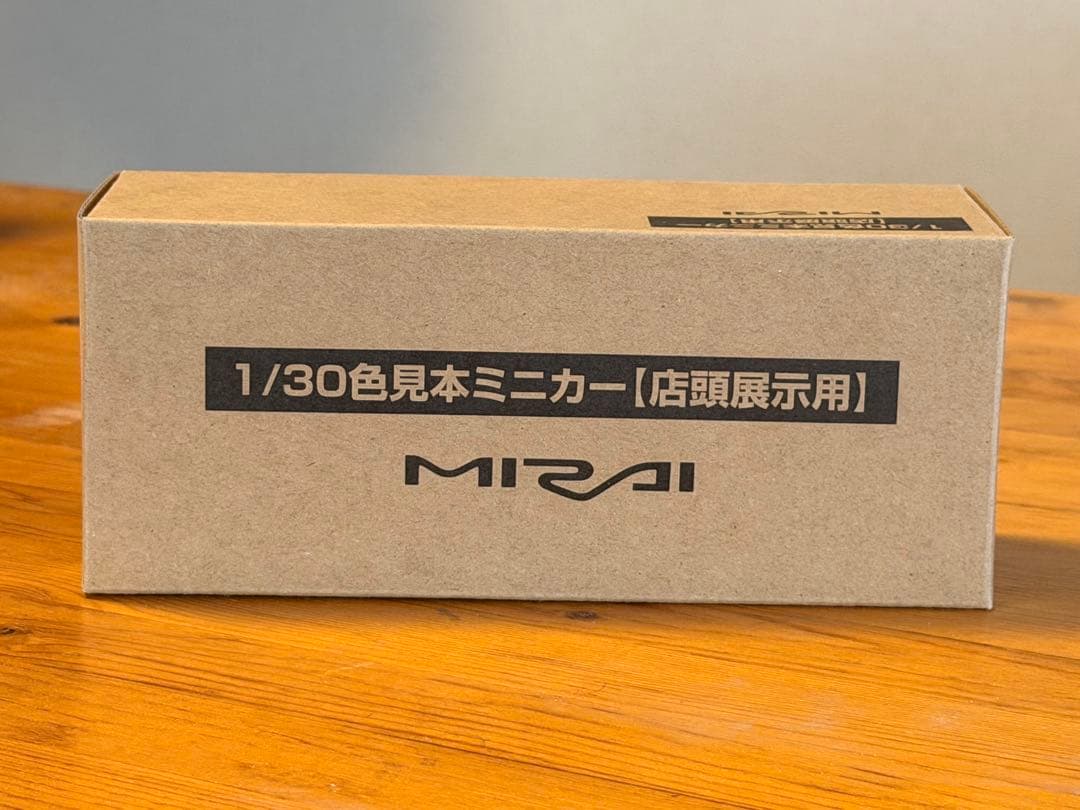 トヨタ ミライ カラーサンプル プレシャス ホワイトパール