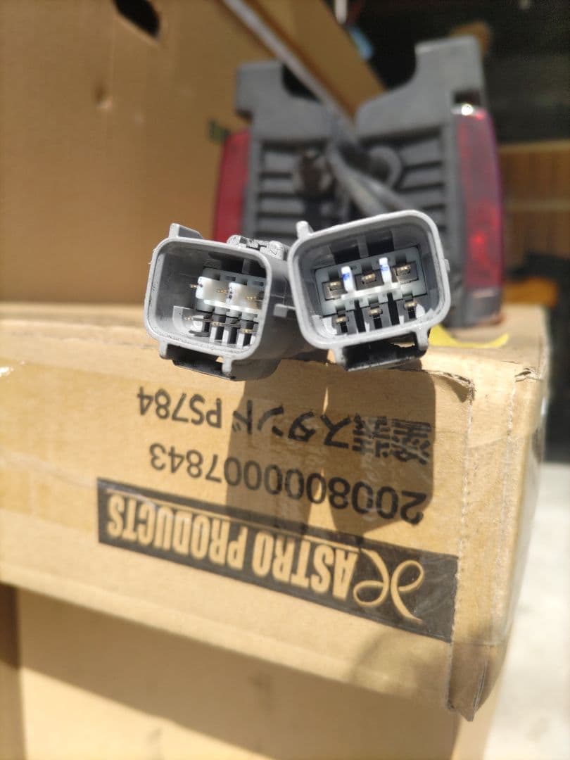三菱ふそうスーパーグレート　テールランプ　LED 左右セット