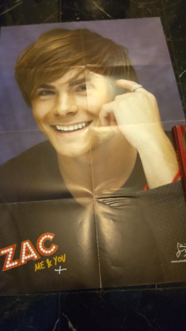 ザックエフロン　ポスター　洋書　写真集　Zac Efron　傷あり