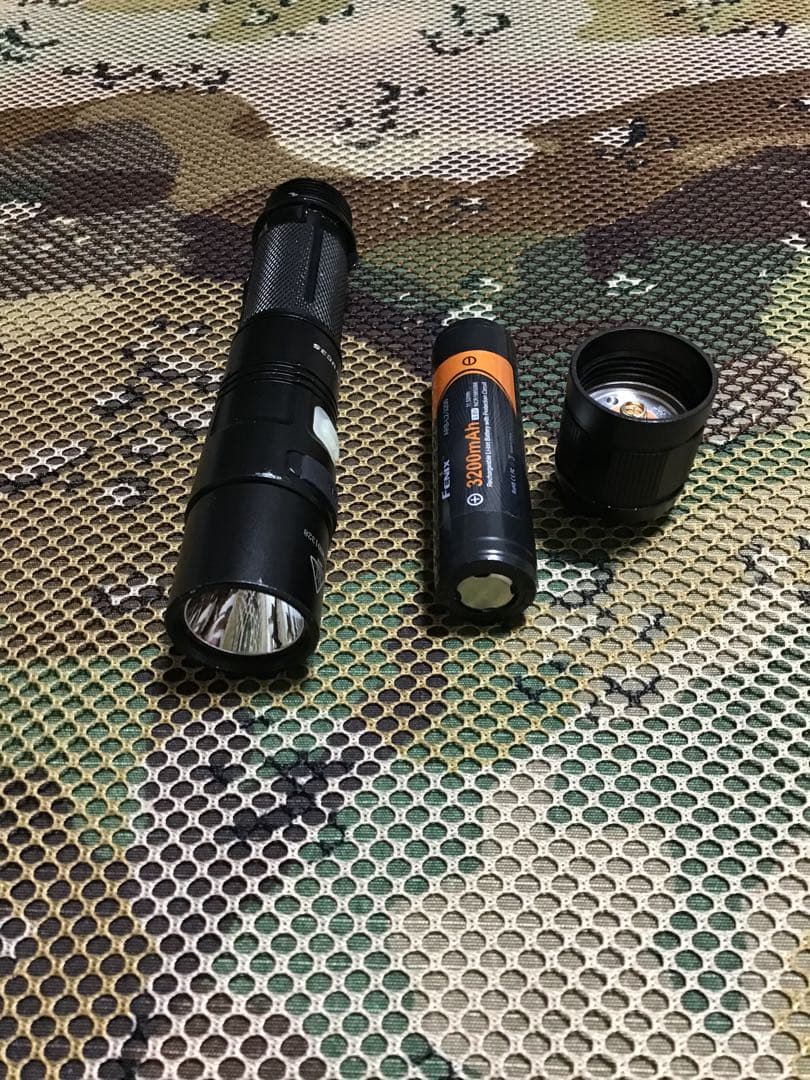 米軍放出品　FENIX 充電式　LEDライト中古品