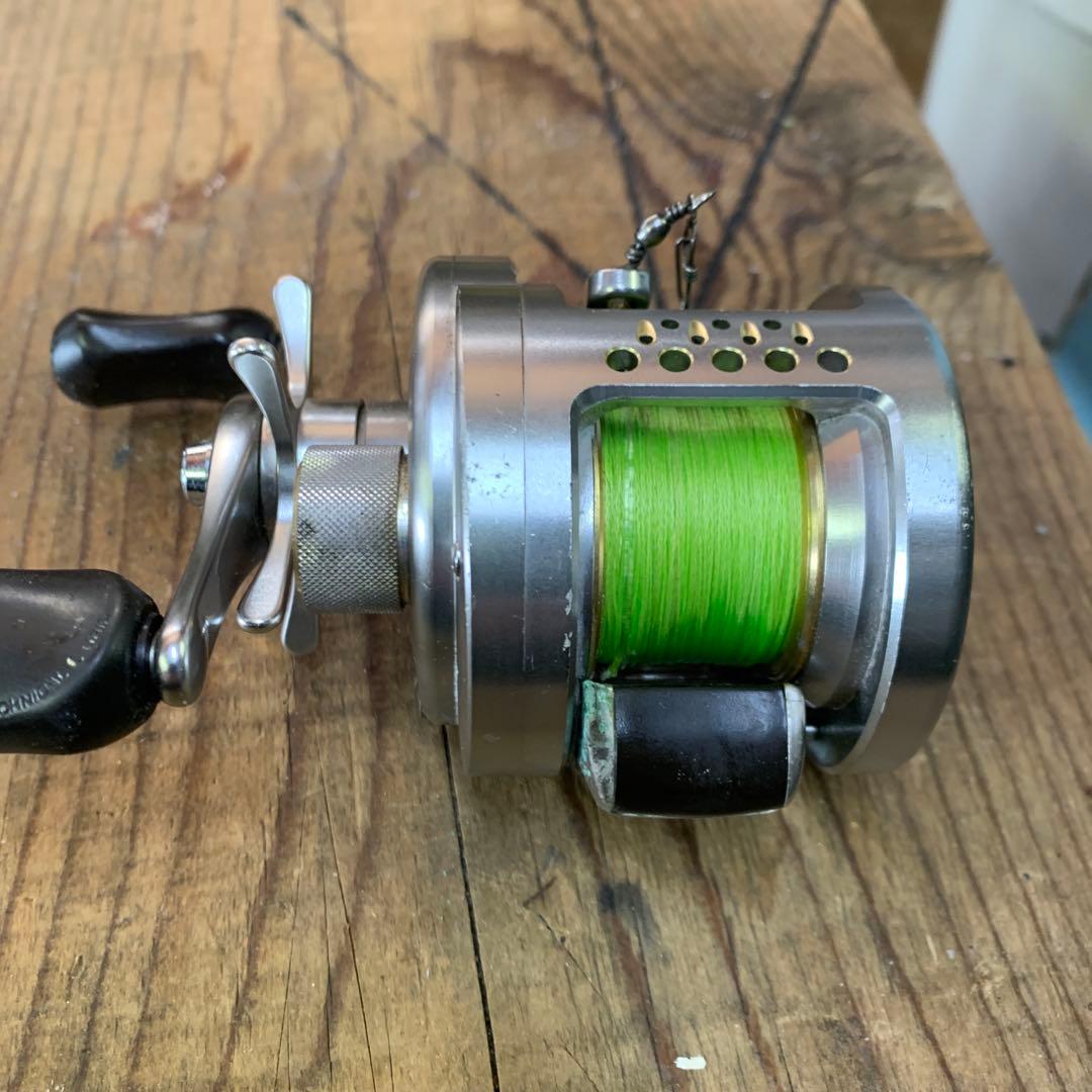 SHIMANO CALCUTTA CONQUEST ベイトリール
