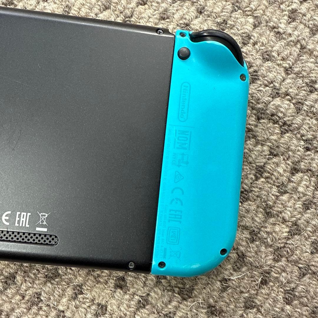 Nintendo Switch 本体とジョイコン2本　HAC-001