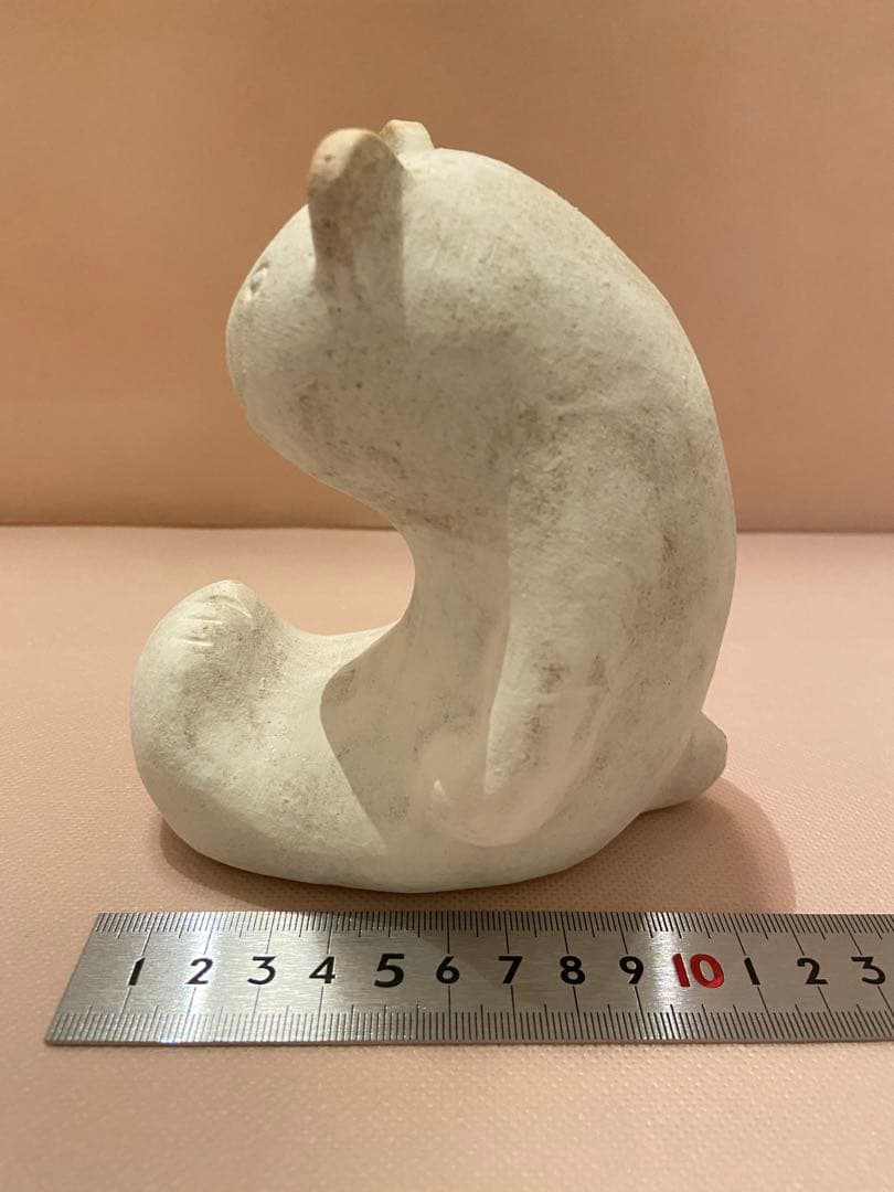 鹿児島睦さん 白いクマの置物