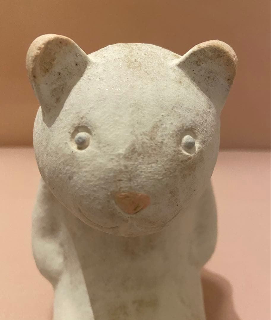 鹿児島睦さん 白いクマの置物