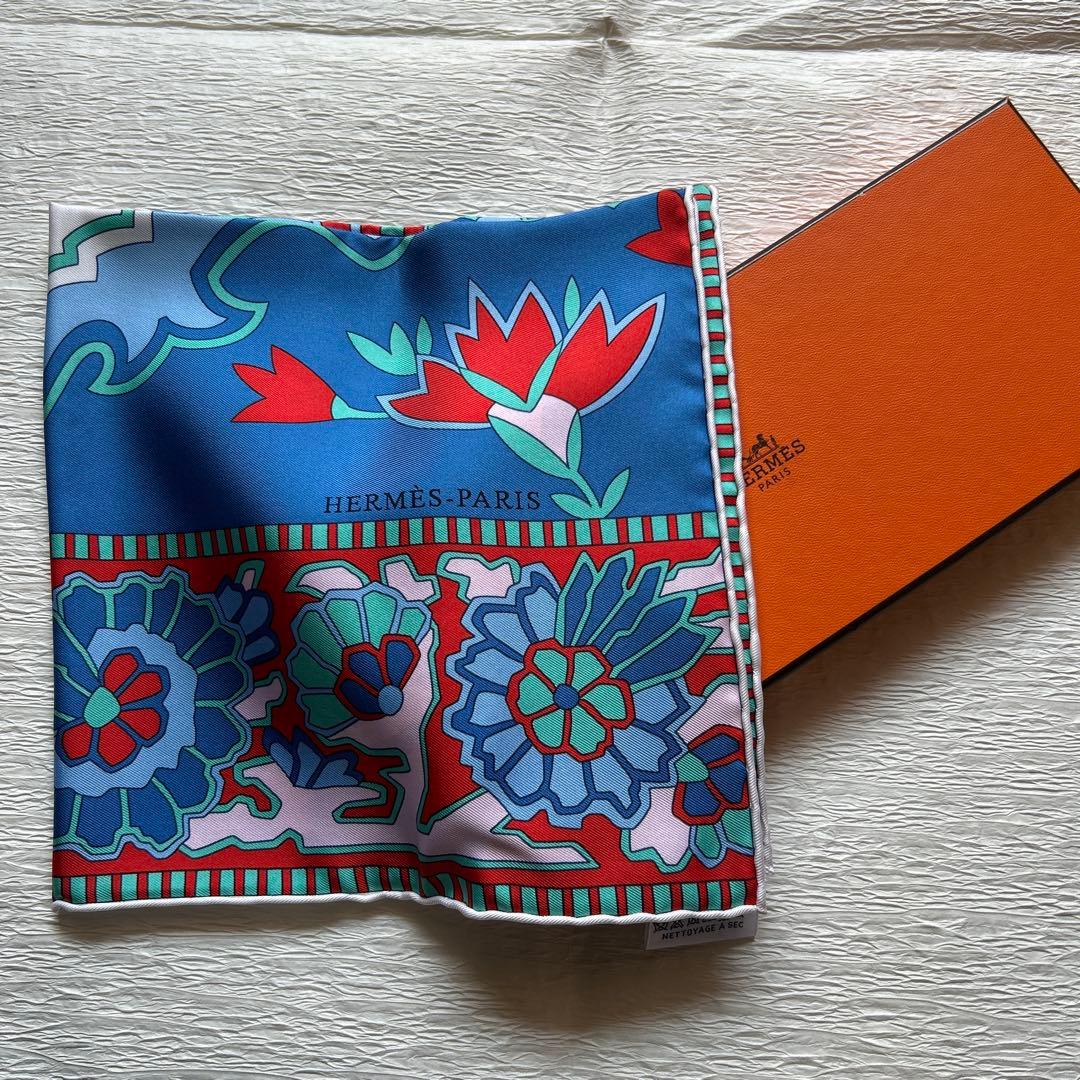 HERMES シルクスカーフ 花柄