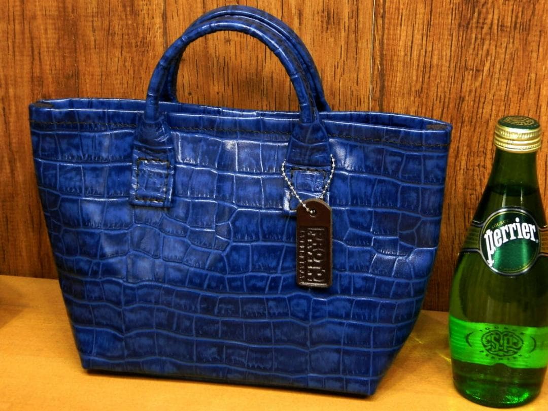 ☆XSサイズ☆レッド裏地☆透明感ネイビーブルー☆クロコ柄レザーのミニトートバッグ