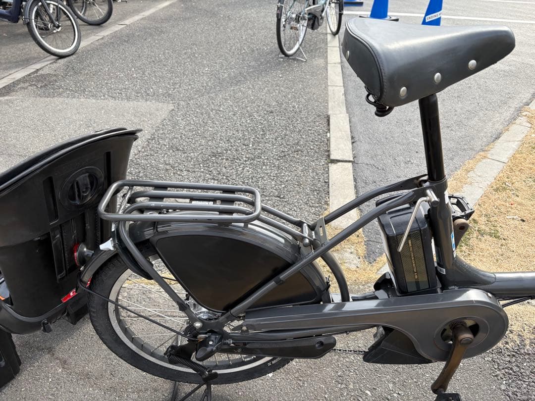 中古20㌅ブリヂストンビッケ電動アシスト自転車　8.7Ah 大阪　064
