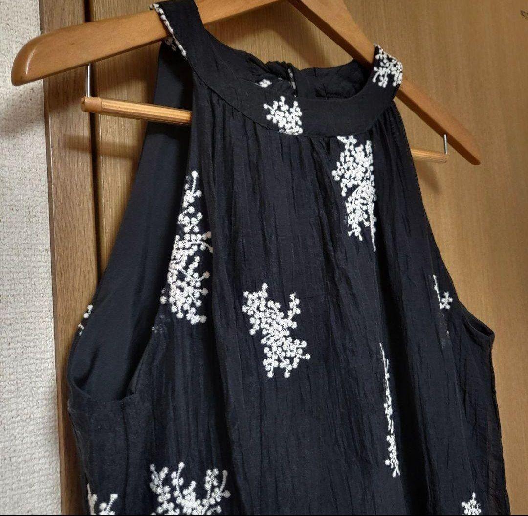 スタイルデリ　ミモザ刺繍のホルターネックティアードワンピース