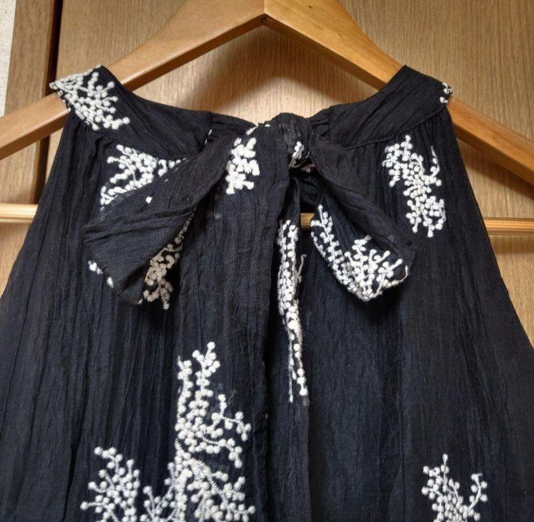 スタイルデリ　ミモザ刺繍のホルターネックティアードワンピース