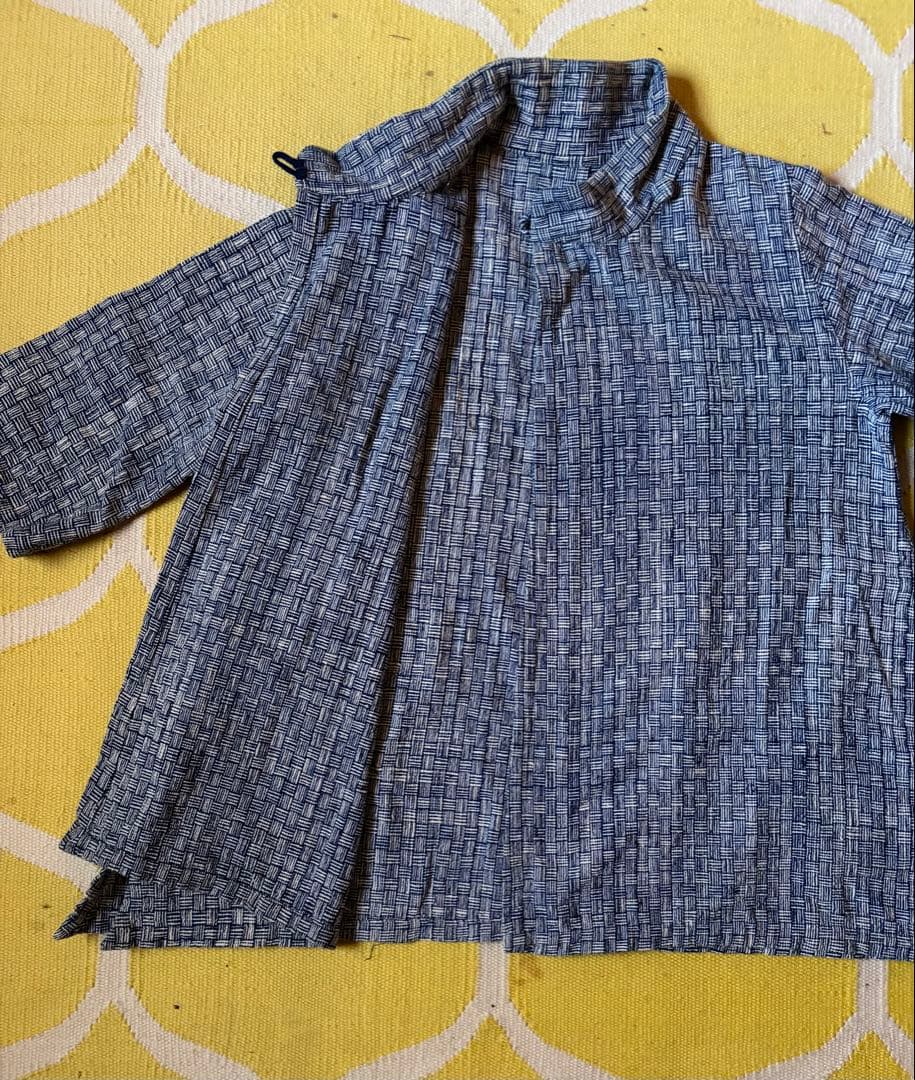うさとの服 藍と白の織り。スタンドカラーの半コート