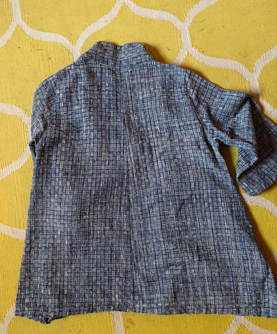 うさとの服 藍と白の織り。スタンドカラーの半コート