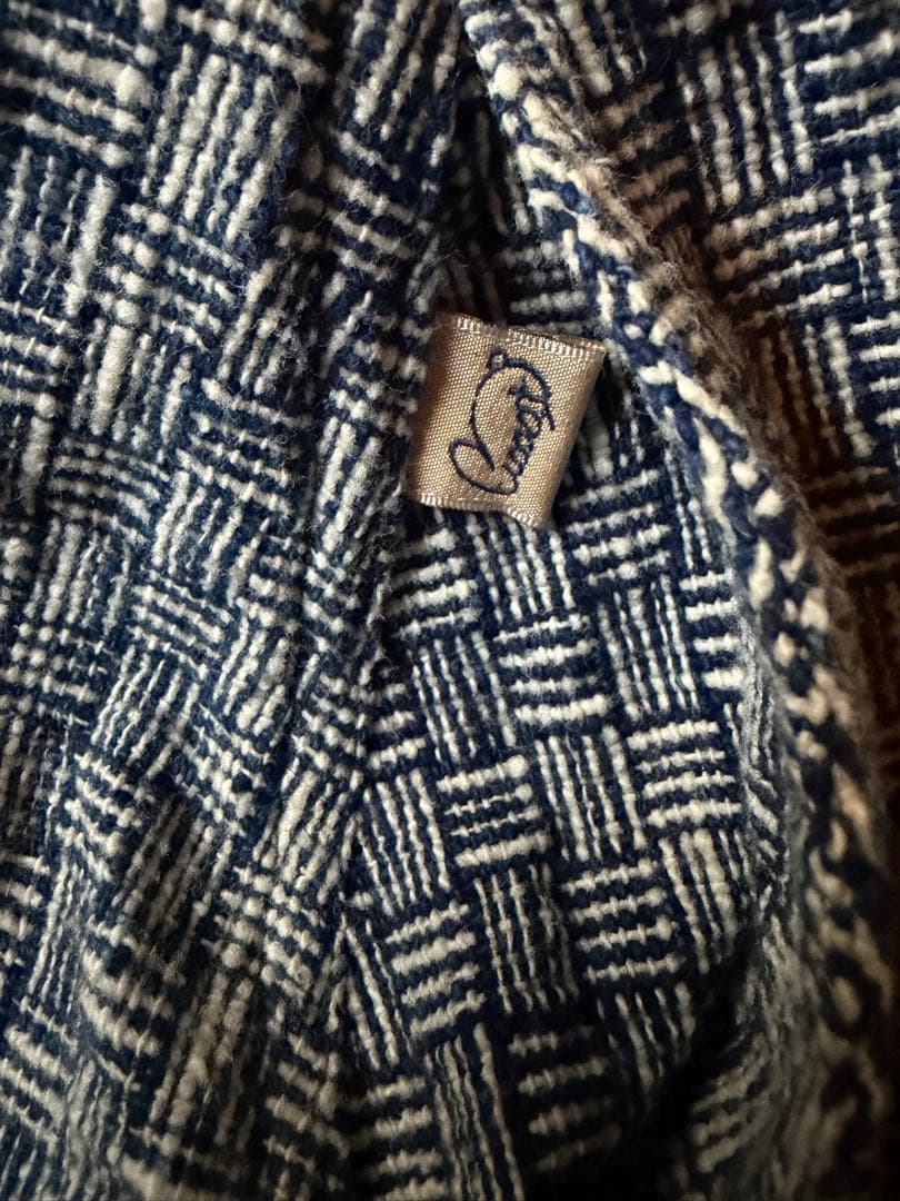 うさとの服 藍と白の織り。スタンドカラーの半コート