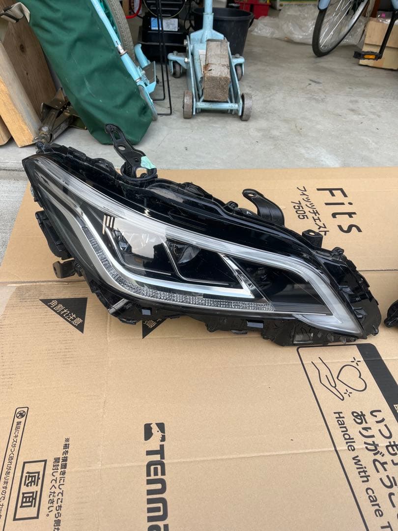 クラウン　２２０系　RS 三眼　美品　左右