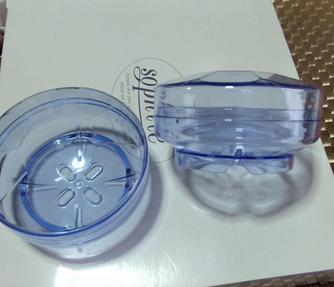 ソフィールの美容洗顔石鹸です 朝用と夜用の2種で容器付きです。 泡立てネット付き