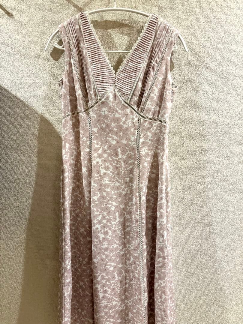 ワンピース Herlipto Lace Trimmed Floral Dress