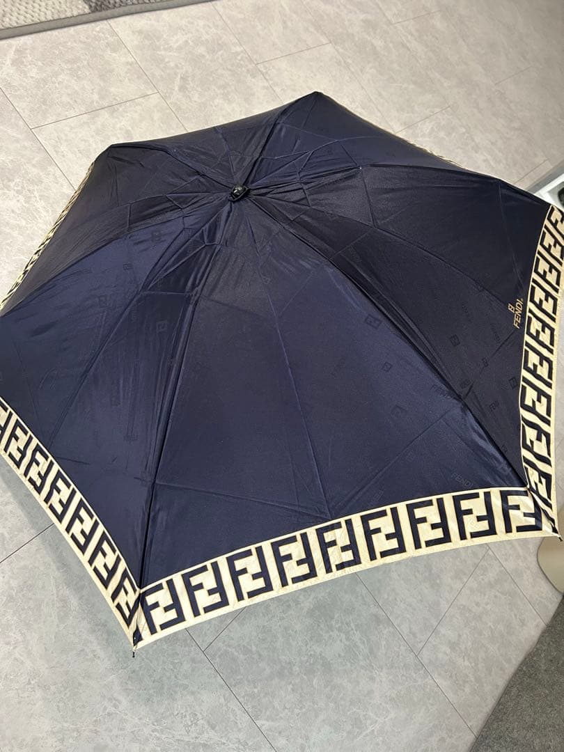 【生産終了品】フェンディ 折りたたみ傘 日傘