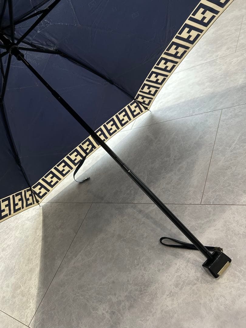【生産終了品】フェンディ 折りたたみ傘 日傘