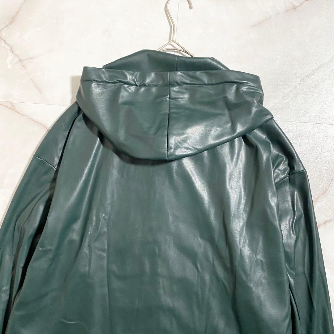 B17597 未使用 クルニ 24AW フェイクレザーボタンフーディブルゾン緑1