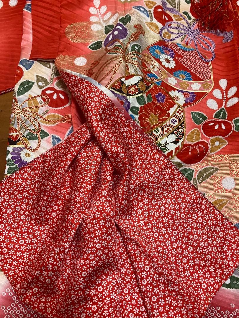 赤い花柄刺繍の着物 七五三