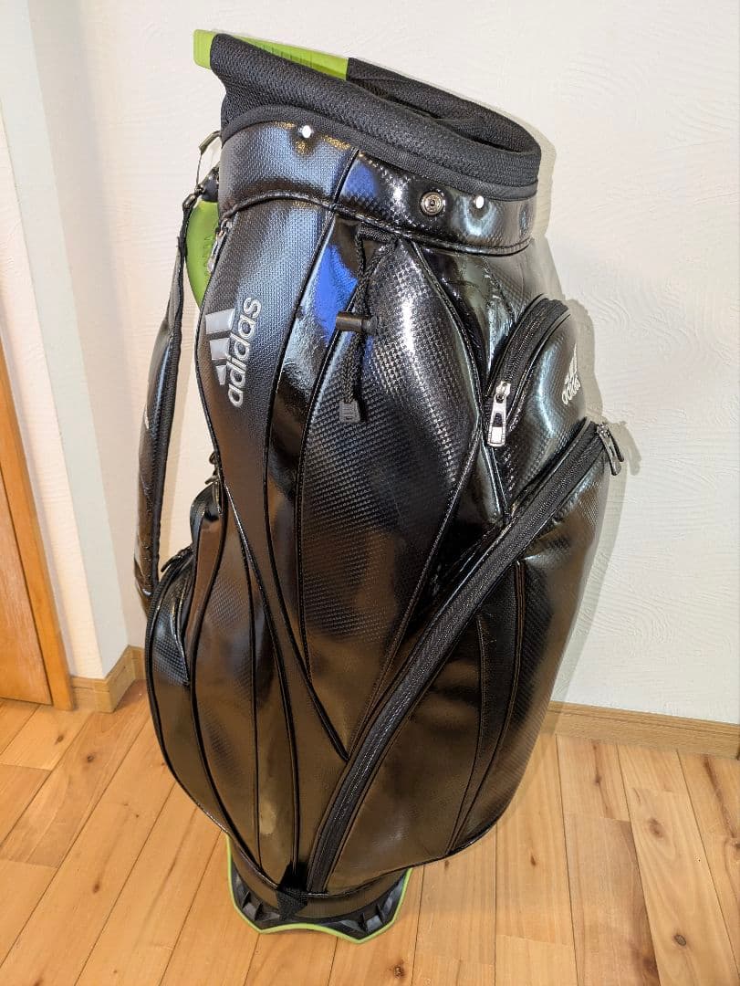 adidas キャディバッグ フード付 ブラック/グリーン⛳️シックな大人感覚