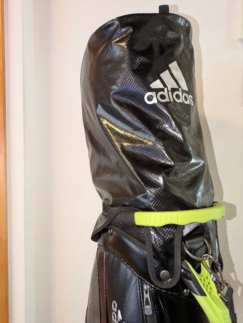 adidas キャディバッグ フード付 ブラック/グリーン⛳️シックな大人感覚