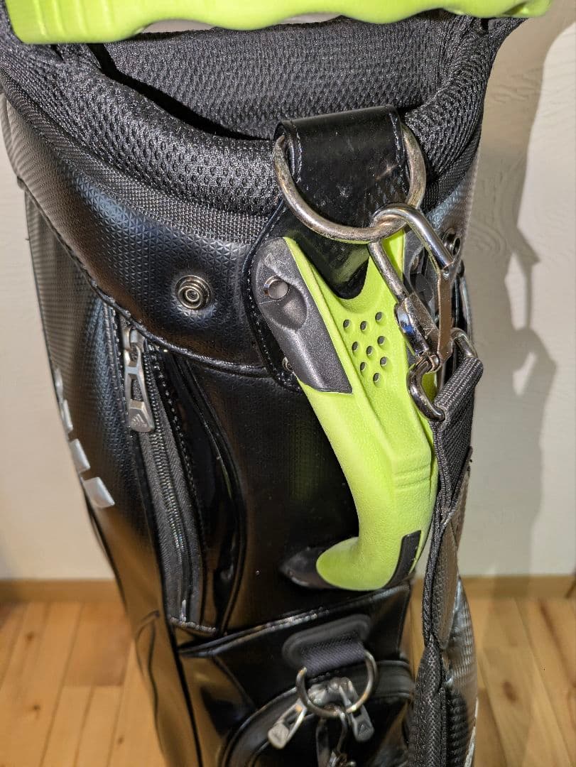 adidas キャディバッグ フード付 ブラック/グリーン⛳️シックな大人感覚