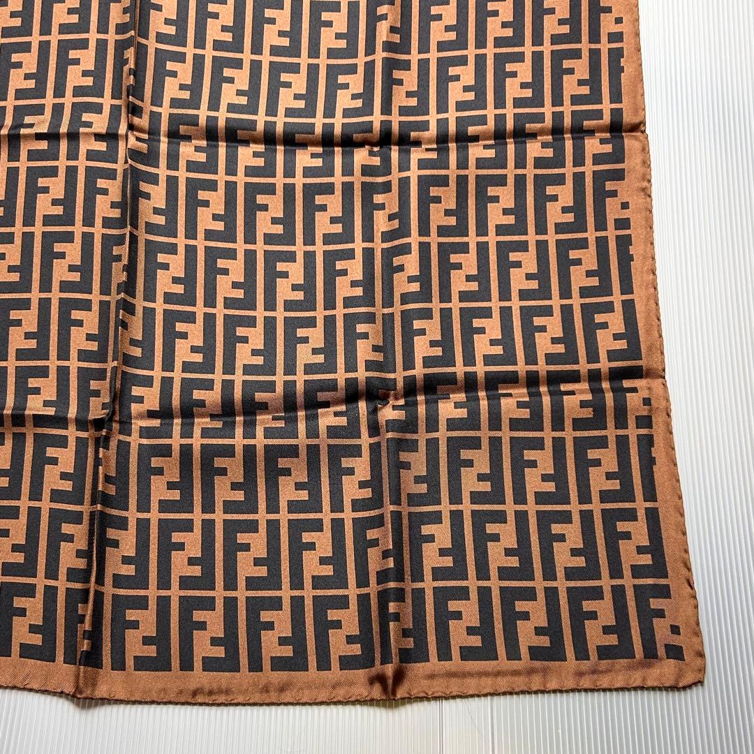そ*ー様 71654 FENDI ズッカ柄　シルクスカーフ　未使用品　65×65