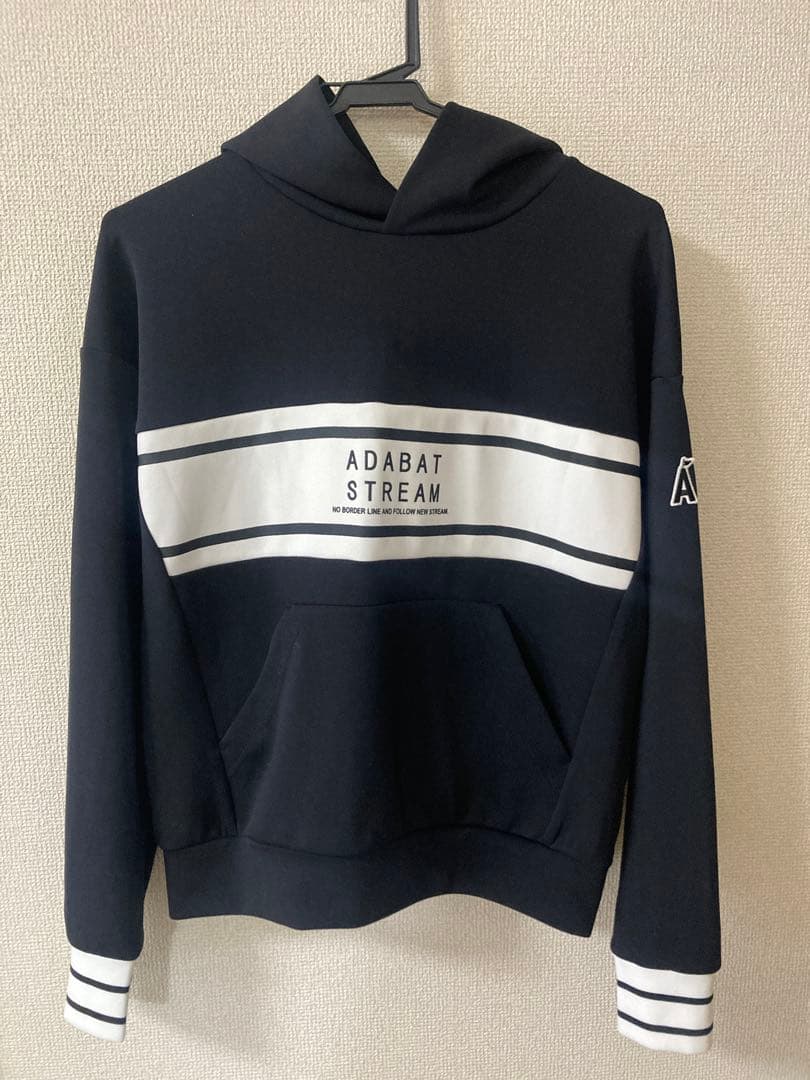 美品M★アダバットストリーム黒ライトスムースフロントロゴフーディー