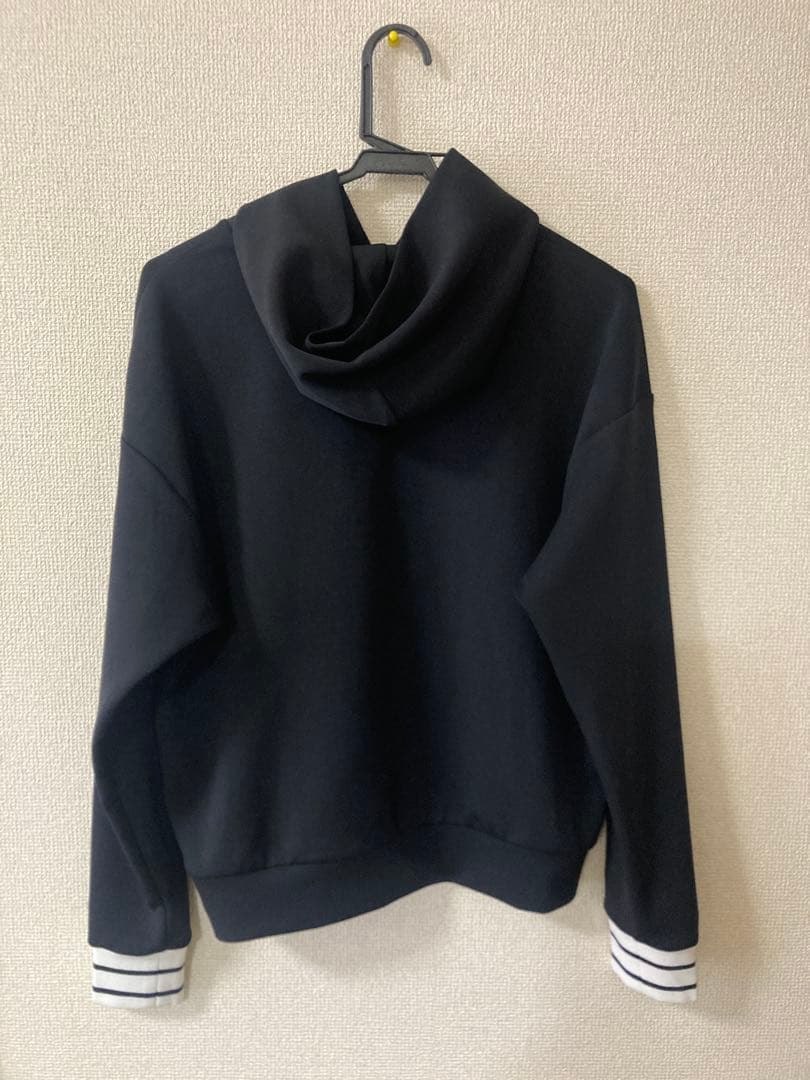 美品M★アダバットストリーム黒ライトスムースフロントロゴフーディー