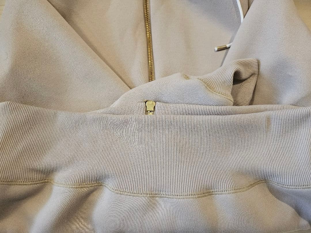 スポンジダンボールZIPパーカーカットソー