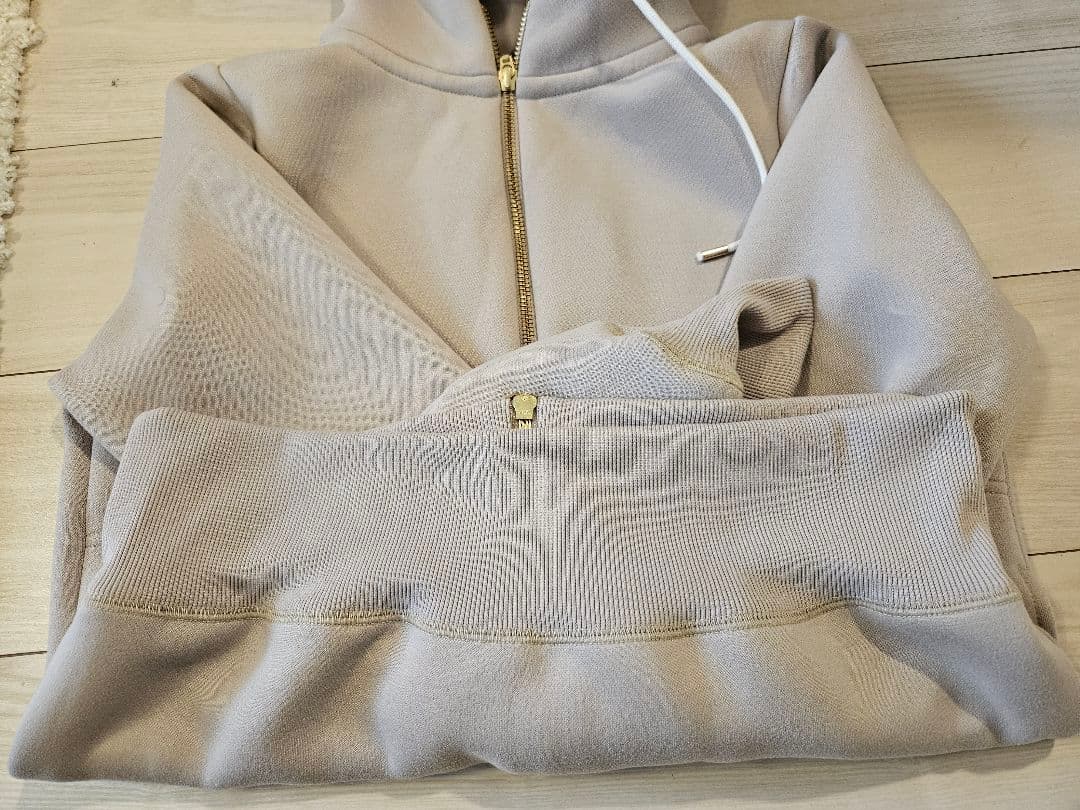 スポンジダンボールZIPパーカーカットソー