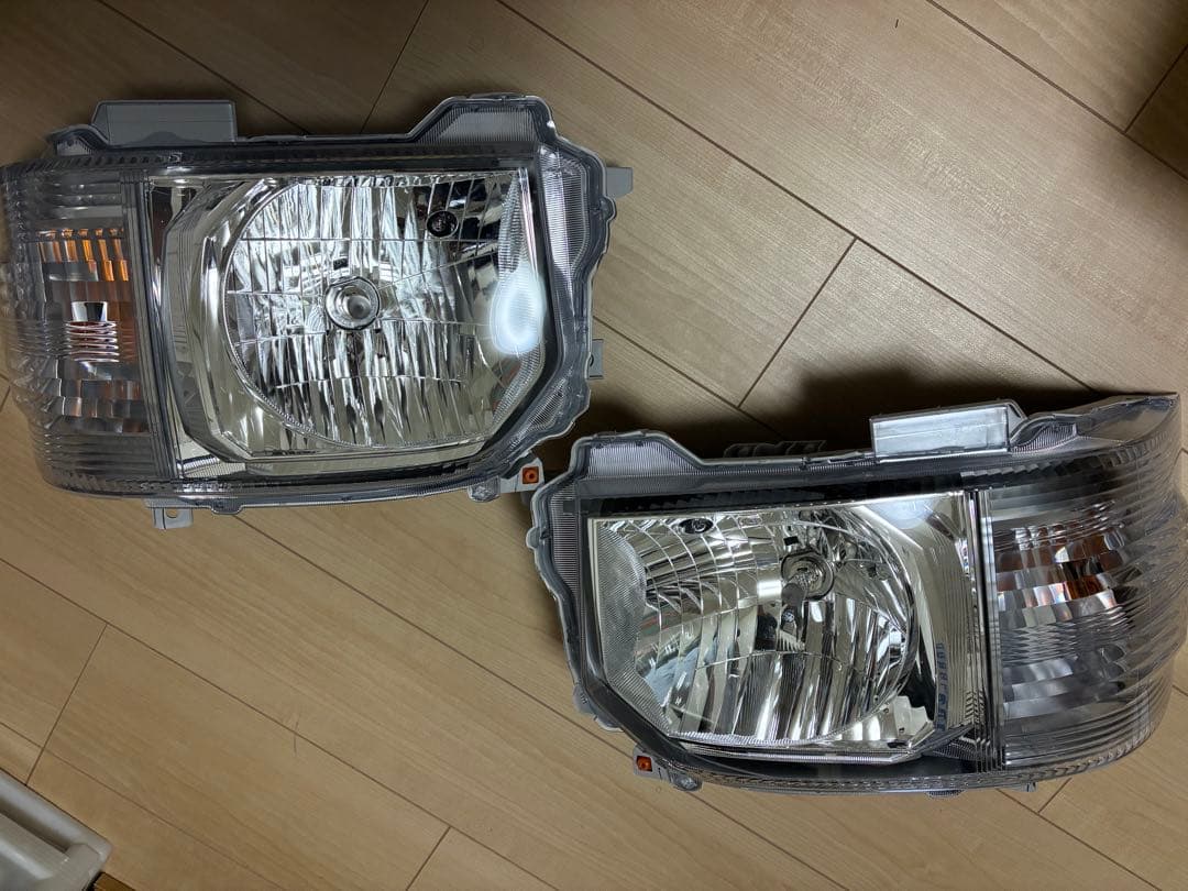 新品　未使用　200系　ハイエース　ヘッドライト 8型