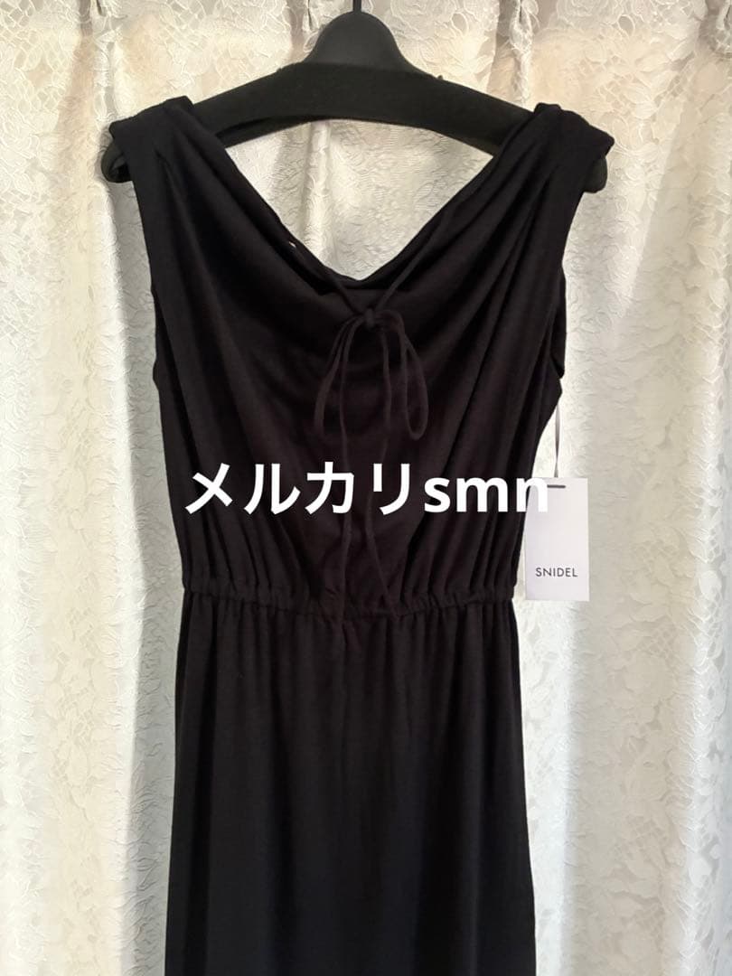 新品　snidelドレープネックカットワンピース　ブラック