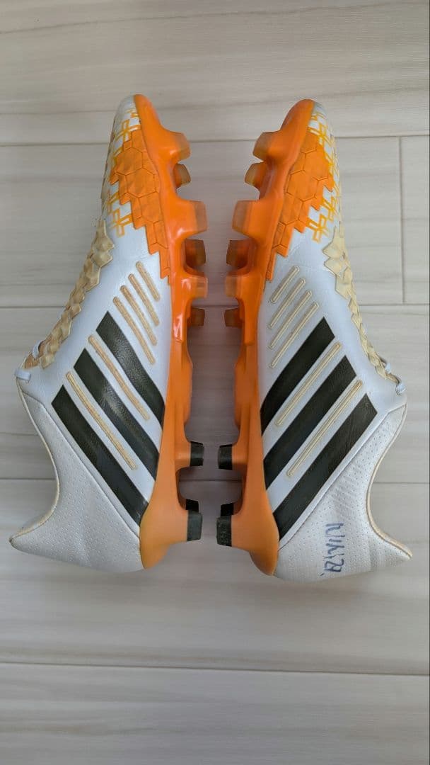 アディダス サッカースパイク プレデター リーサルゾーン FG