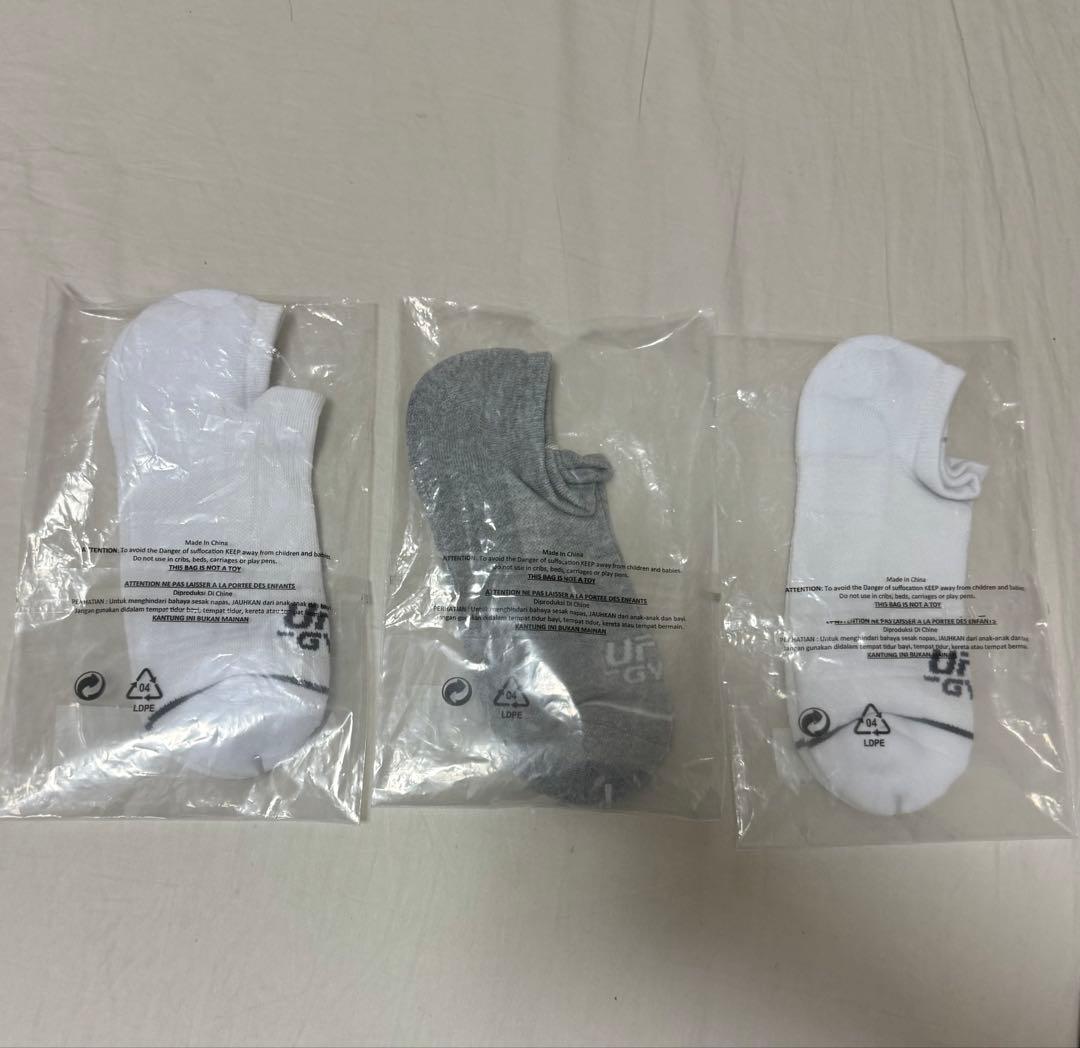 [新品未使用]UFC GYM ニットキャップ& 手袋&ヘッドバンド&ソックス3足