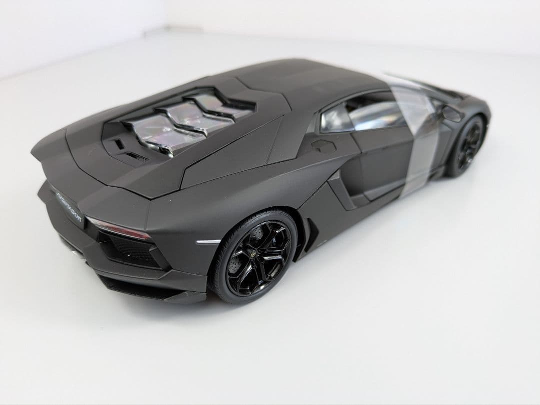 1/18 ミニカー ウイリー　ランボルギーニ　アヴェンタドール 　LP700-4