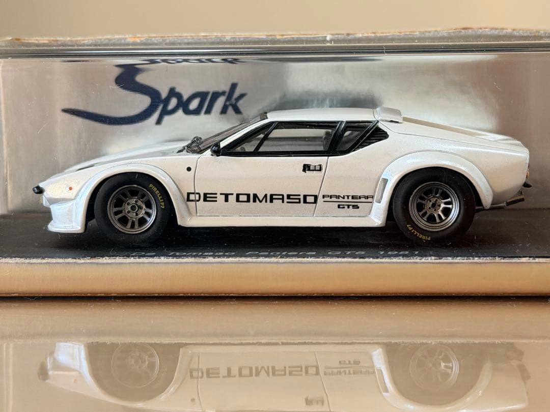 ミニカー Spark De Tomaso Pantera GT5 1981 1/43