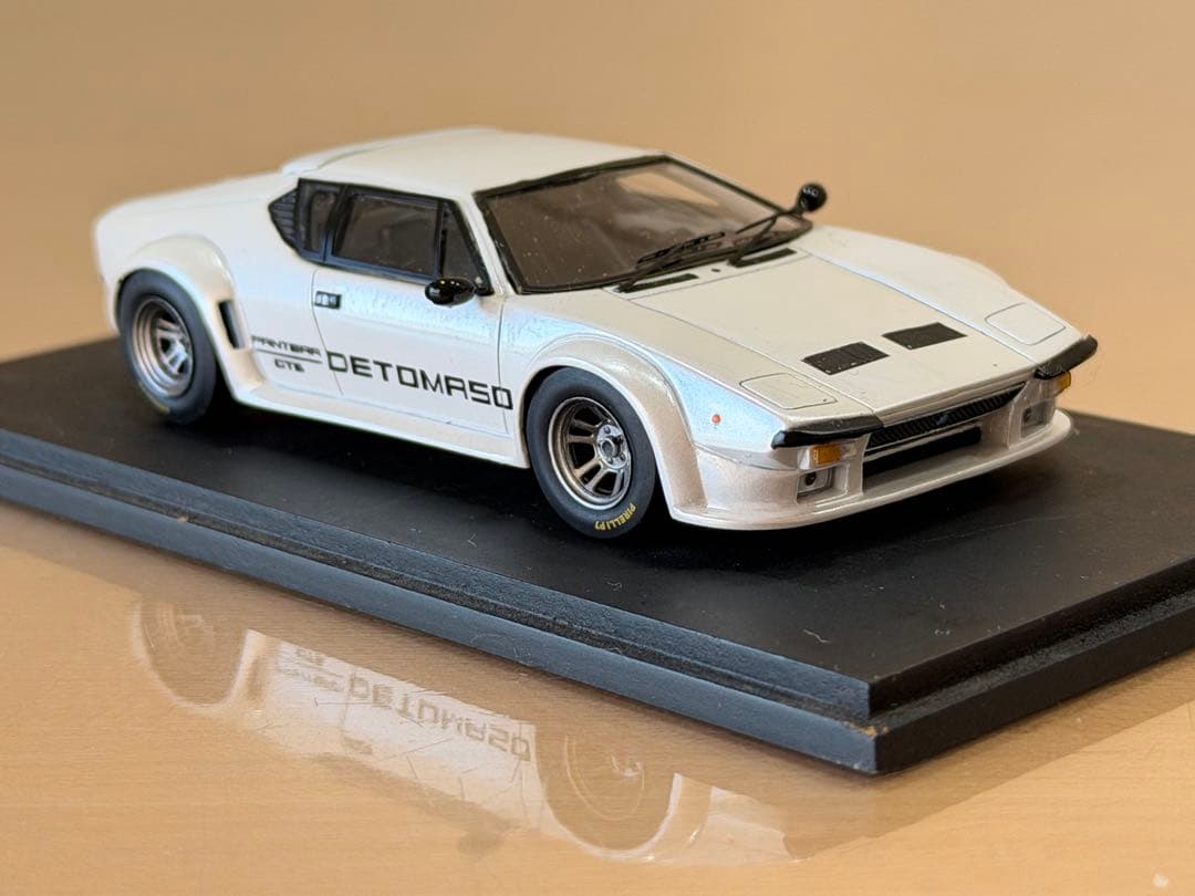 ミニカー Spark De Tomaso Pantera GT5 1981 1/43
