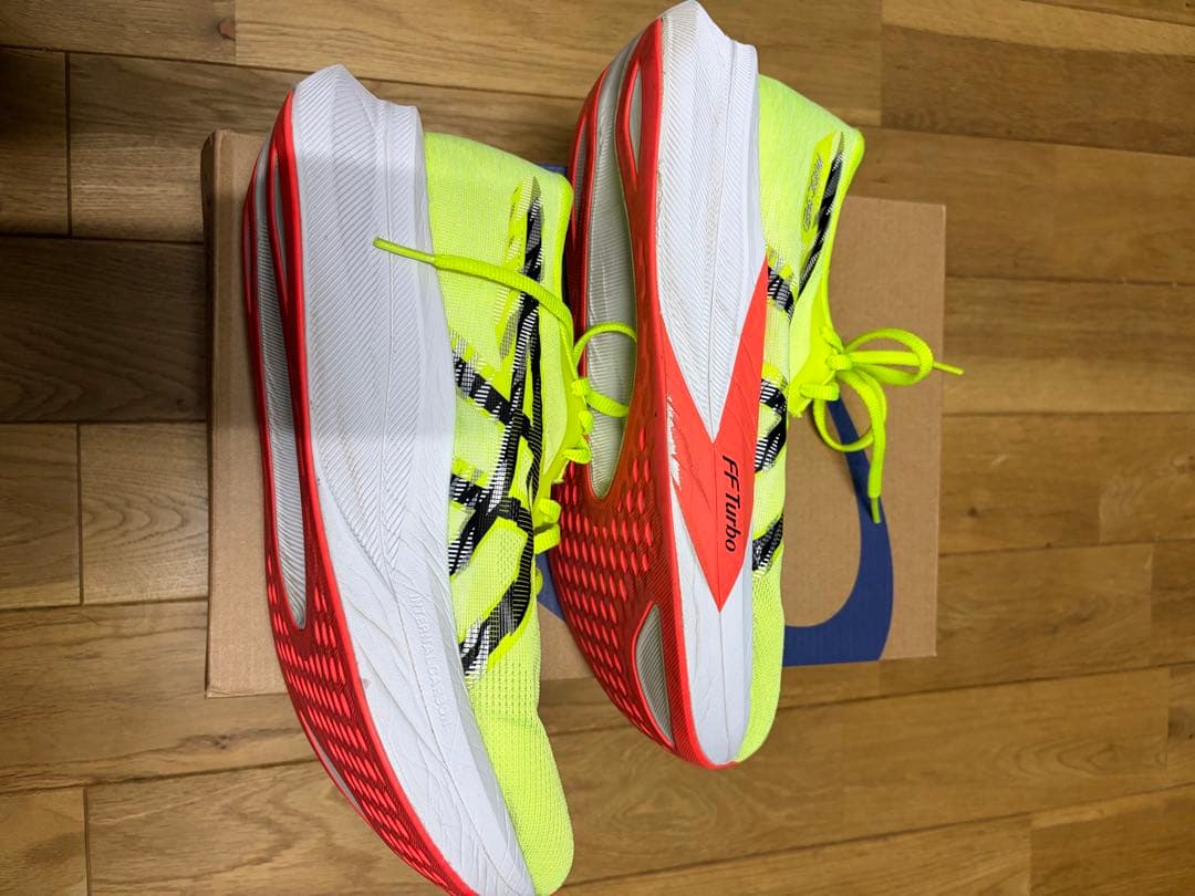 asics マジックスピード4 27.5cm カーボン搭載ランニングシューズ