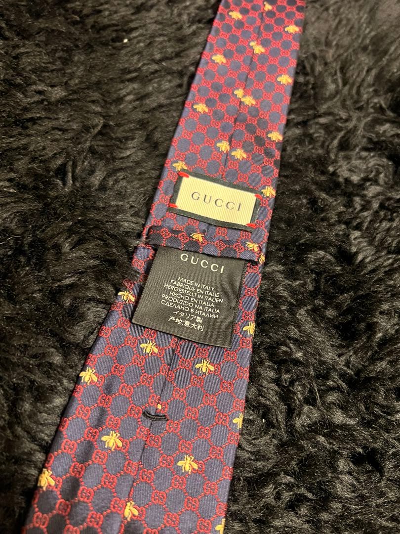 キー坊商店様GUCCI シルク GG総柄細身ネクタイ ハチ柄 ネイビー/レッド