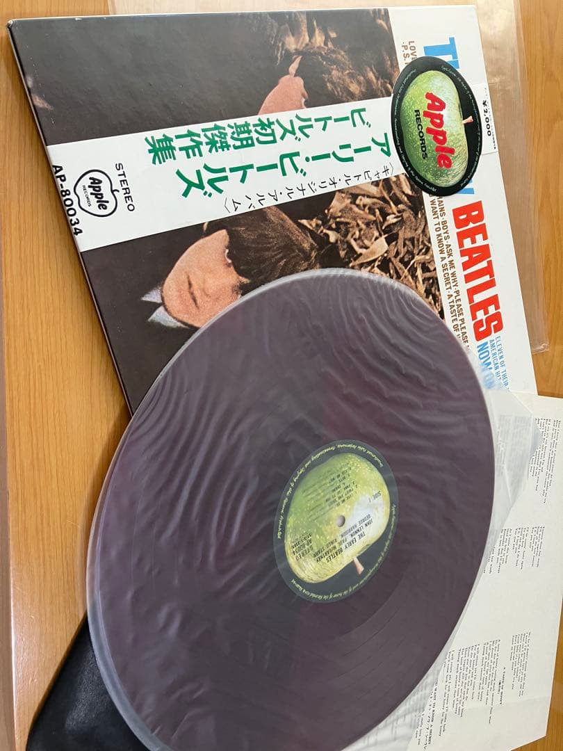 このタイトルの赤盤は、激レア　しかもミント盤　アーリー初期傑作集　ビートルズ