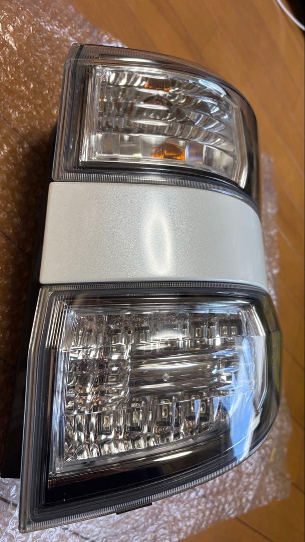 20 ヴェルファイア 25年式 後期 純正テール 美品